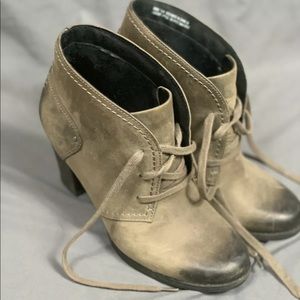 Clarks artisan grey leather ankle boots size 7.5